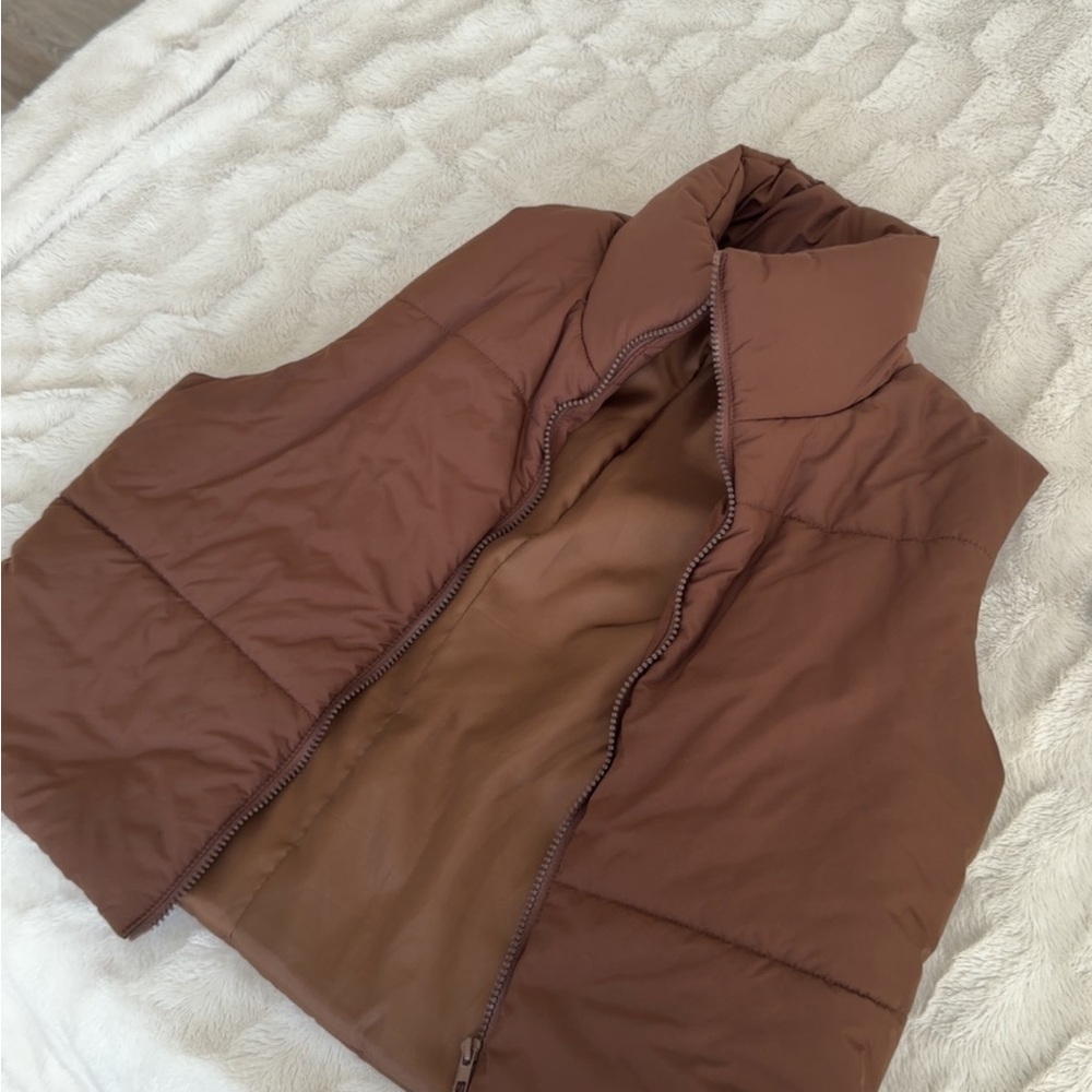 SHEIN Brown Puffer Crop Top